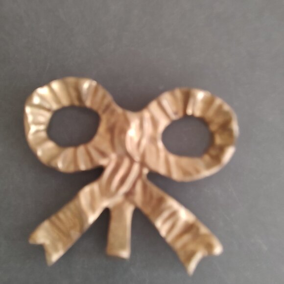 SOLID BRASS WREATH HANGER MADE IN INDIA PURCHASED IN BLOWING ROCK NORTH CAROLINA - Picture 1 of 4